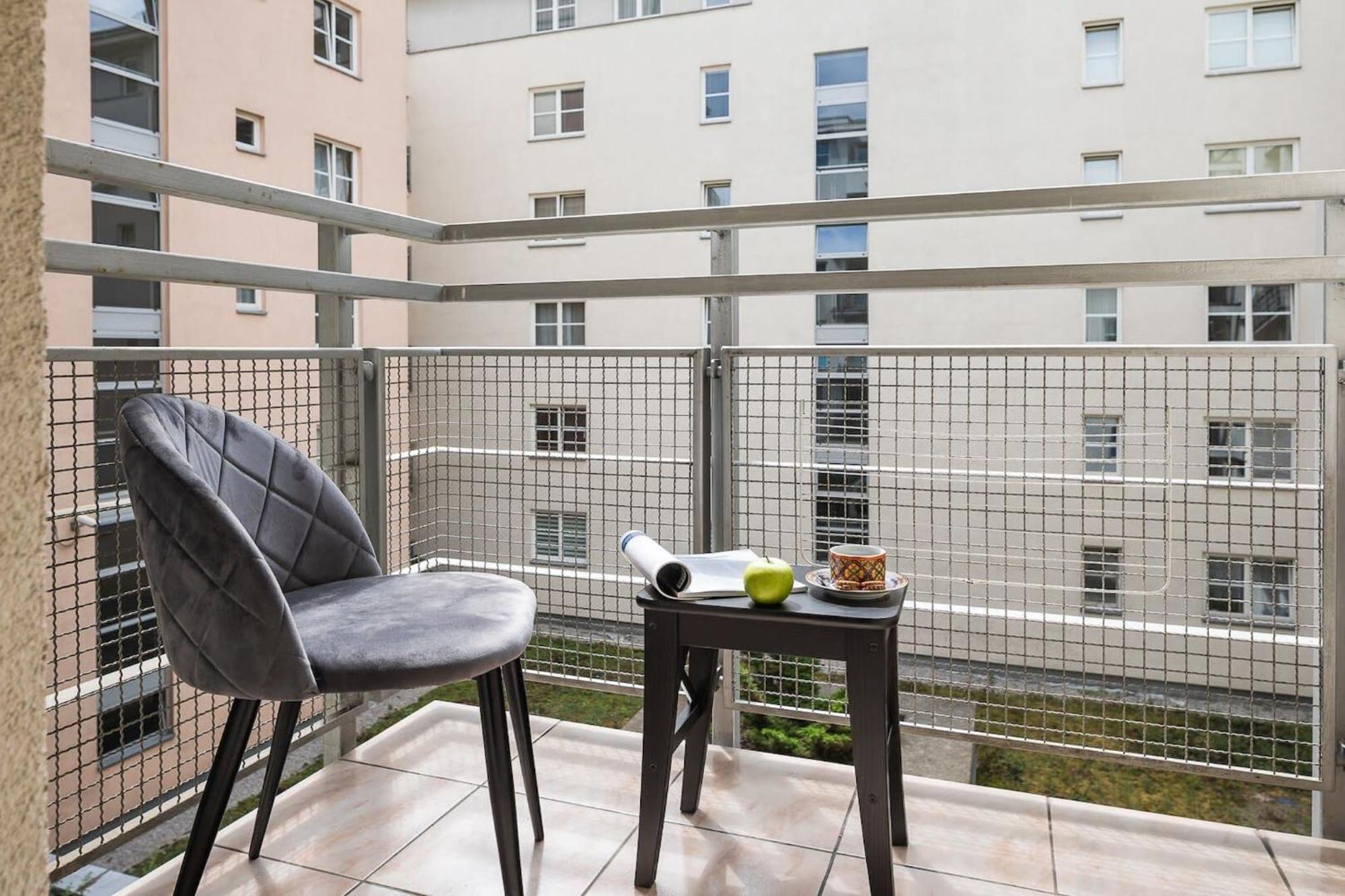 Elektoralna 12A - Colorful Apartment With Balcony By Noclegi Renters Varşovia Exterior foto